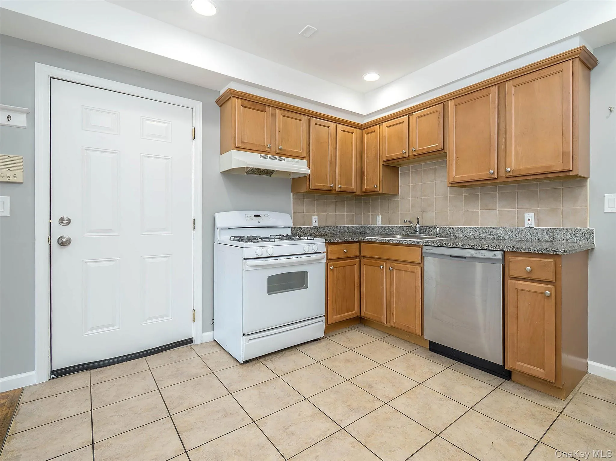 11 Shore Road, North Hempstead, NY, 2 Bedrooms Bedrooms, 4 Rooms Rooms,1 BathroomBathrooms,Residential Lease,For Rent,Shore,0,1054928 11 Shore Road, North Hempstead, NY, 2 Bedrooms Bedrooms, 4 Rooms Rooms,1 BathroomBathrooms,Residential Lease,For Rent,Shore,0,1054928