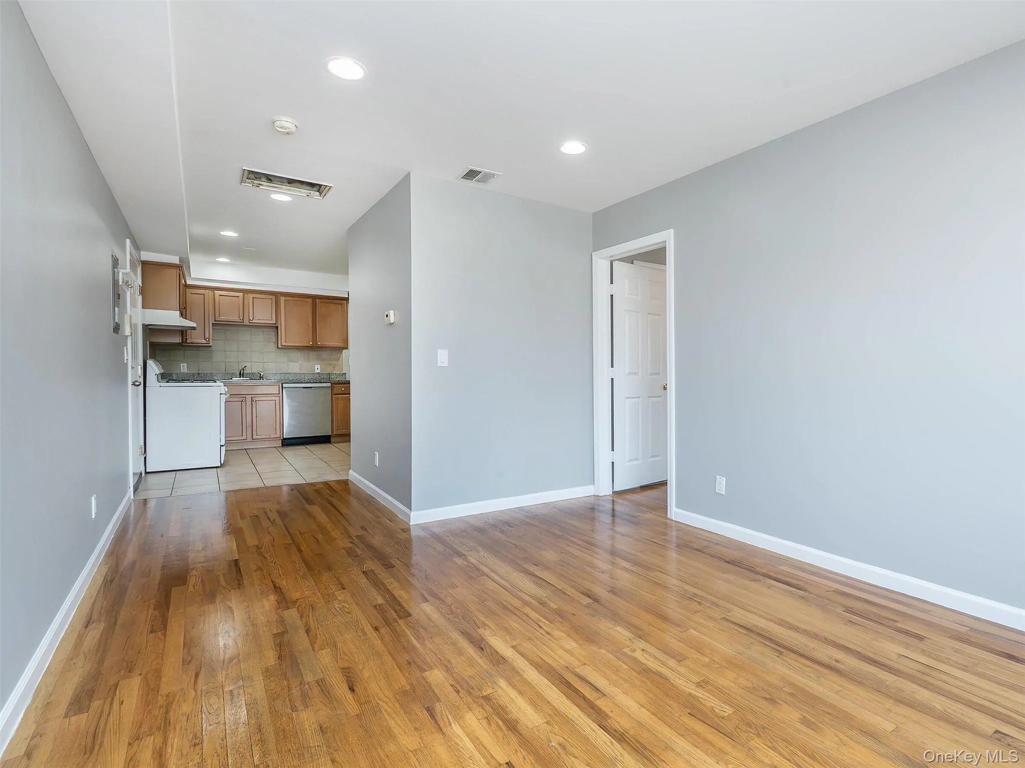 11 Shore Road, North Hempstead, NY, 2 Bedrooms Bedrooms, 4 Rooms Rooms,1 BathroomBathrooms,Residential Lease,For Rent,Shore,0,1054928 11 Shore Road, North Hempstead, NY, 2 Bedrooms Bedrooms, 4 Rooms Rooms,1 BathroomBathrooms,Residential Lease,For Rent,Shore,0,1054928