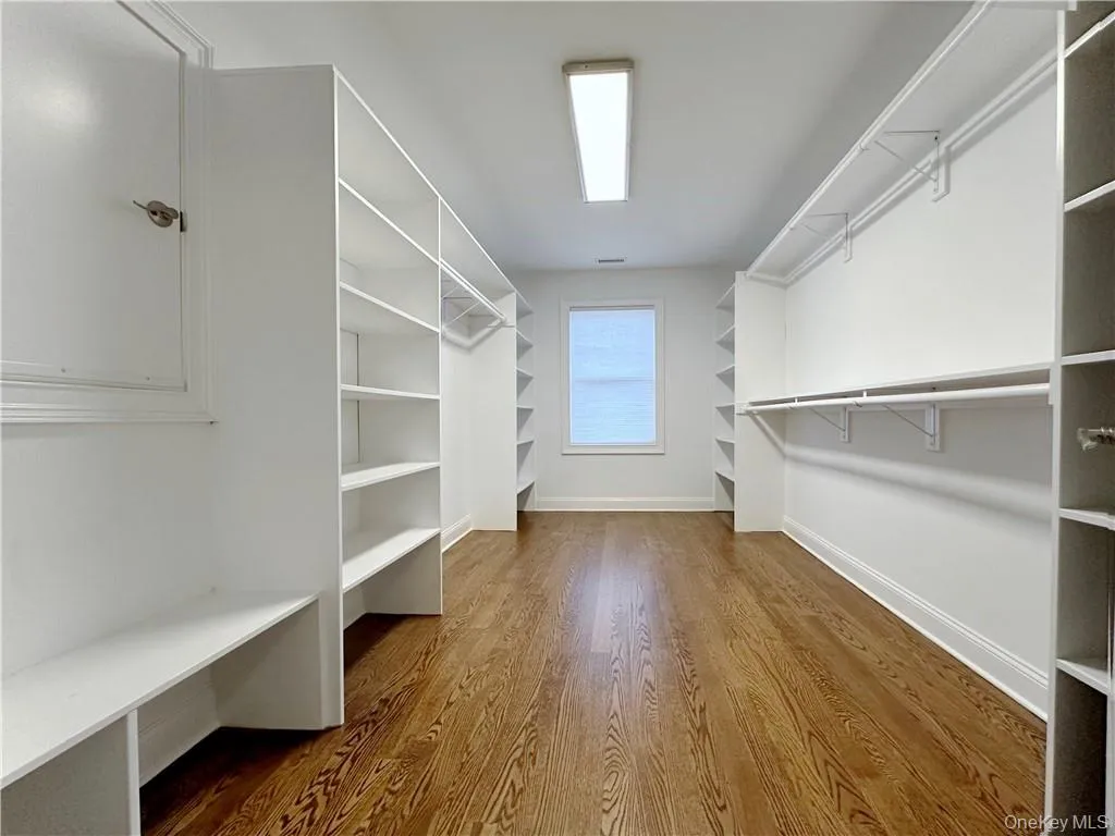 Huge MBR walk-in closet. Huge MBR walk-in closet.