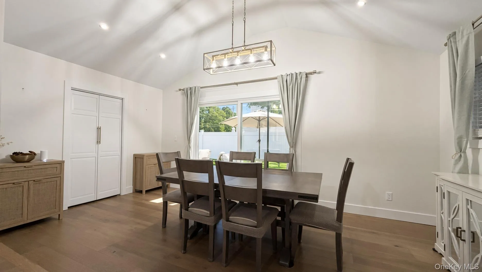 11 Lois Lane, Oyster Bay, NY, 3 Bedrooms Bedrooms, 8 Rooms Rooms,2 BathroomsBathrooms,Residential,For Rent,Lois,0,1054937 11 Lois Lane, Oyster Bay, NY, 3 Bedrooms Bedrooms, 8 Rooms Rooms,2 BathroomsBathrooms,Residential,For Rent,Lois,0,1054937