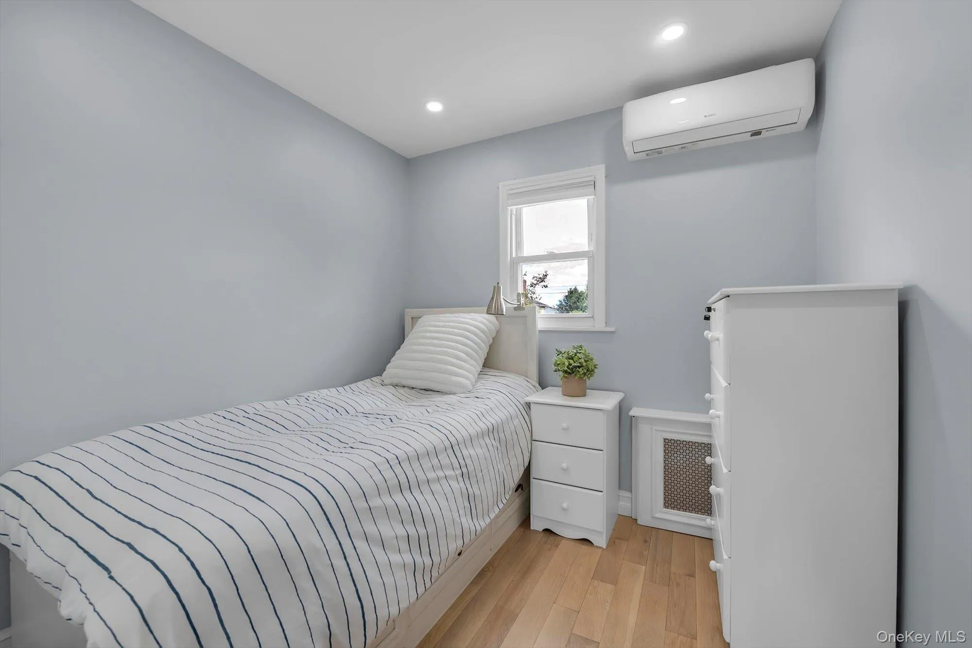 93 1st Street, North Hempstead, NY, 3 Bedrooms Bedrooms, 8 Rooms Rooms,1 BathroomBathrooms,Residential,For Rent,1st,0,1054943 93 1st Street, North Hempstead, NY, 3 Bedrooms Bedrooms, 8 Rooms Rooms,1 BathroomBathrooms,Residential,For Rent,1st,0,1054943