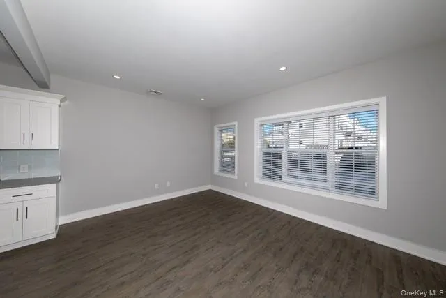 262 Indian Head Road, Smithtown, NY, 1 Bedroom Bedrooms, 4 Rooms Rooms,1 BathroomBathrooms,Residential Lease,For Rent,Indian Head,0,1054950 262 Indian Head Road, Smithtown, NY, 1 Bedroom Bedrooms, 4 Rooms Rooms,1 BathroomBathrooms,Residential Lease,For Rent,Indian Head,0,1054950