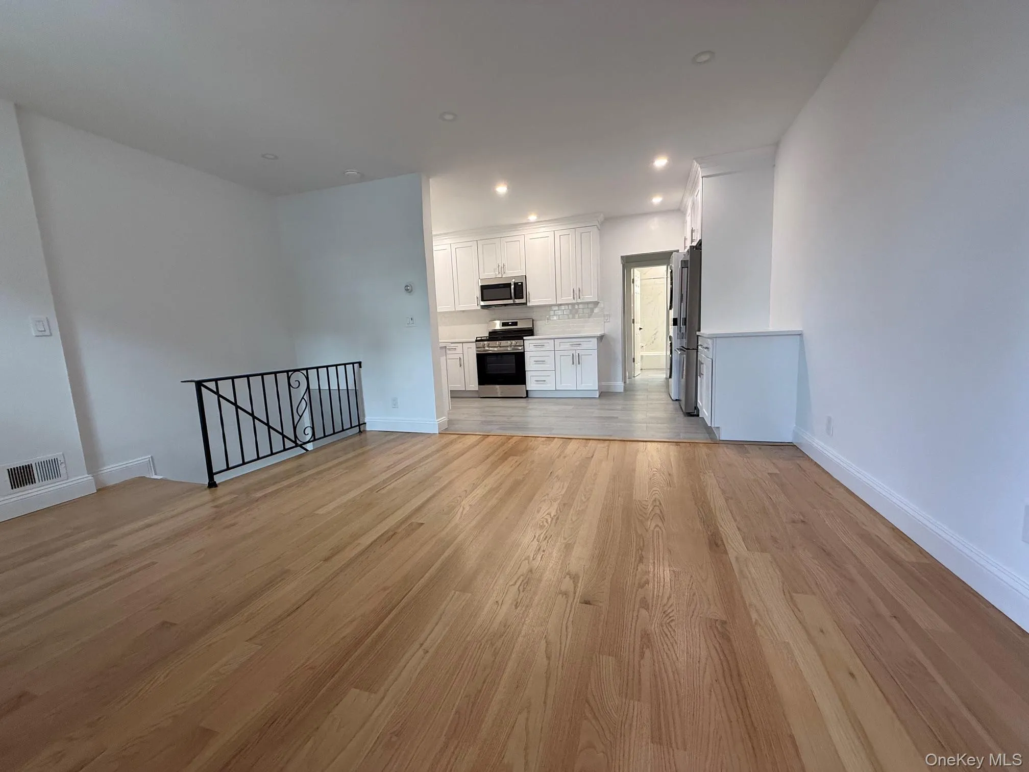 30 Elissa Lane, Yonkers, NY, 3 Bedrooms Bedrooms, 5 Rooms Rooms,2 BathroomsBathrooms,Residential Lease,For Rent,Elissa,0,1054961 30 Elissa Lane, Yonkers, NY, 3 Bedrooms Bedrooms, 5 Rooms Rooms,2 BathroomsBathrooms,Residential Lease,For Rent,Elissa,0,1054961
