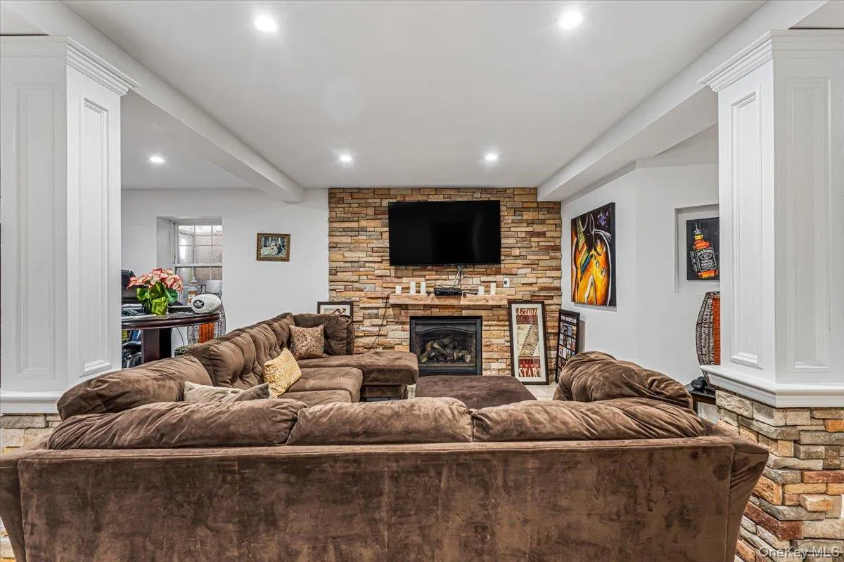6 Carman Road, Huntington, NY, 4 Bedrooms Bedrooms, 12 Rooms Rooms,5 BathroomsBathrooms,Residential,For Rent,Carman,0,1054964 6 Carman Road, Huntington, NY, 4 Bedrooms Bedrooms, 12 Rooms Rooms,5 BathroomsBathrooms,Residential,For Rent,Carman,0,1054964