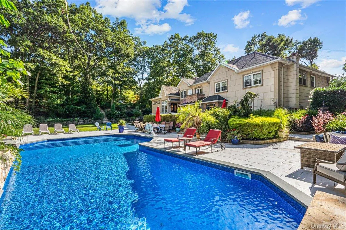 6 Carman Road, Huntington, NY, 4 Bedrooms Bedrooms, 12 Rooms Rooms,5 BathroomsBathrooms,Residential,For Rent,Carman,0,1054964 6 Carman Road, Huntington, NY, 4 Bedrooms Bedrooms, 12 Rooms Rooms,5 BathroomsBathrooms,Residential,For Rent,Carman,0,1054964