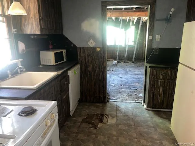 82 4th Street, Brookhaven, NY, 3 Bedrooms Bedrooms, 5 Rooms Rooms,1 BathroomBathrooms,Residential,For Rent,4th,0,1054966 82 4th Street, Brookhaven, NY, 3 Bedrooms Bedrooms, 5 Rooms Rooms,1 BathroomBathrooms,Residential,For Rent,4th,0,1054966