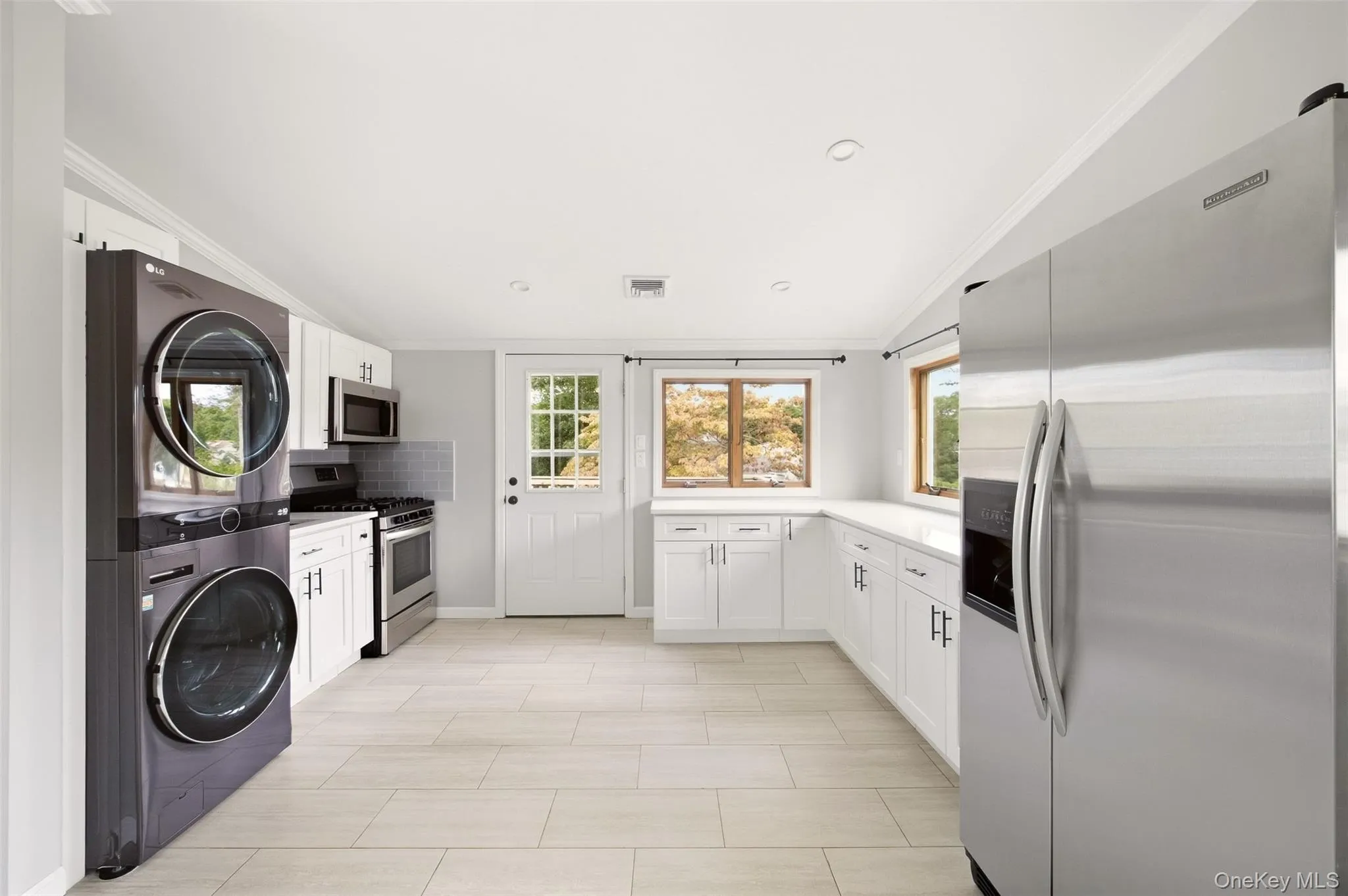 188 Strong Avenue, Babylon, NY, 3 Bedrooms Bedrooms, 8 Rooms Rooms,2 BathroomsBathrooms,Residential,For Rent,Strong,0,1054970 188 Strong Avenue, Babylon, NY, 3 Bedrooms Bedrooms, 8 Rooms Rooms,2 BathroomsBathrooms,Residential,For Rent,Strong,0,1054970