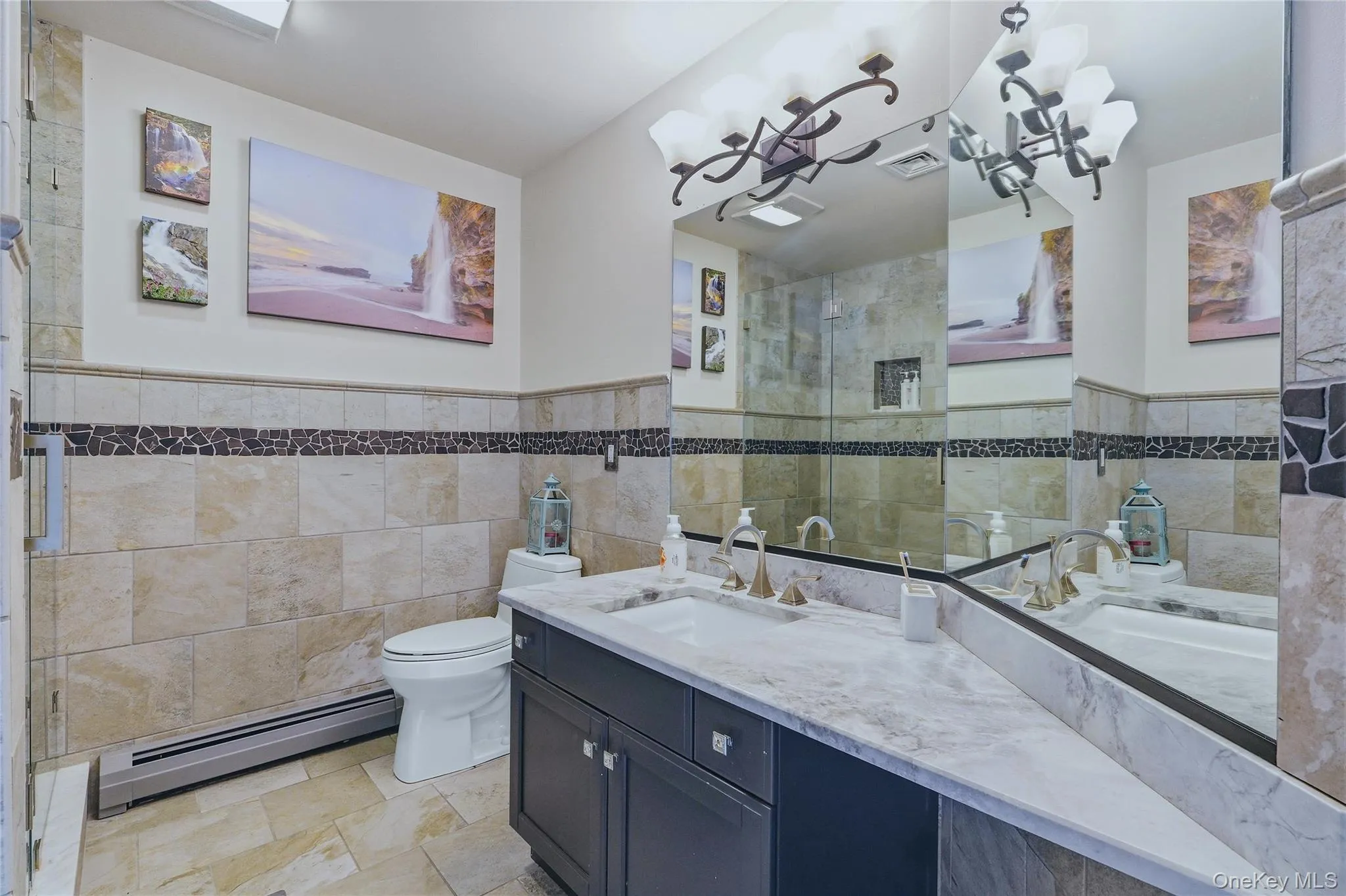 Dual vanity with undermount sinks and light-toned, quartzite countertops Dual vanity with undermount sinks and light-toned, quartzite countertops