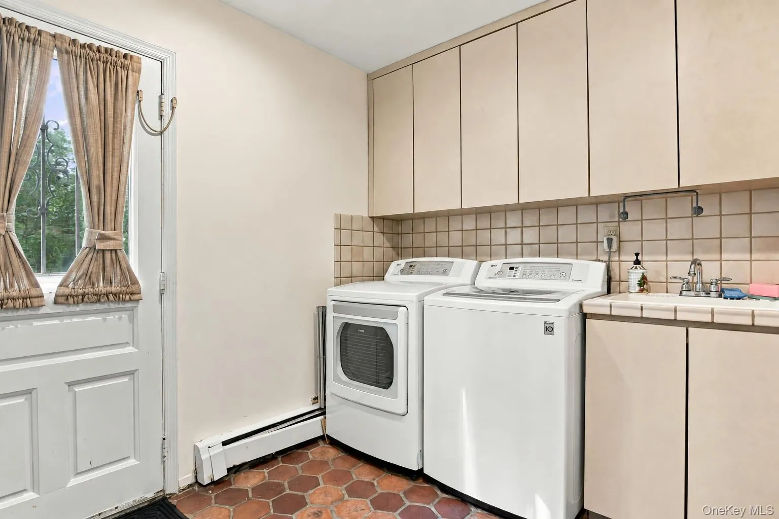 Laundry room/mud room off kitchen. Egress to backyard Laundry room/mud room off kitchen. Egress to backyard