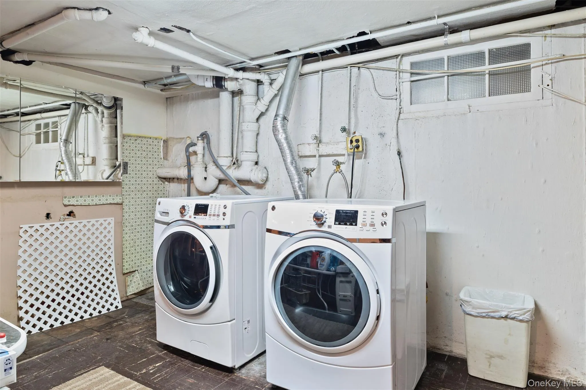 380 Clinton Avenue, Babylon, NY, 3 Bedrooms Bedrooms, 6 Rooms Rooms,1 BathroomBathrooms,Residential,For Rent,Clinton,0,1055006 380 Clinton Avenue, Babylon, NY, 3 Bedrooms Bedrooms, 6 Rooms Rooms,1 BathroomBathrooms,Residential,For Rent,Clinton,0,1055006