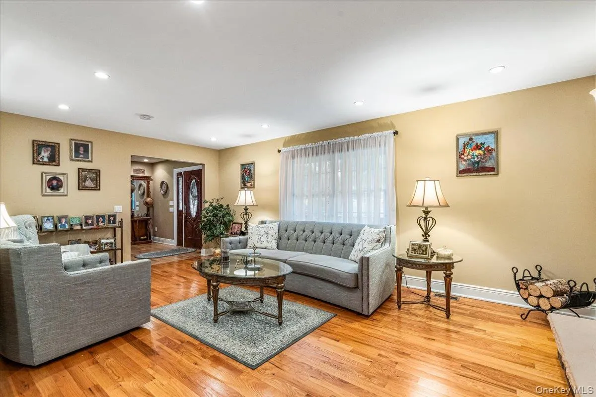 53 State Place, Huntington, NY, 4 Bedrooms Bedrooms, 10 Rooms Rooms,2 BathroomsBathrooms,Residential,For Rent,State,0,1055011 53 State Place, Huntington, NY, 4 Bedrooms Bedrooms, 10 Rooms Rooms,2 BathroomsBathrooms,Residential,For Rent,State,0,1055011