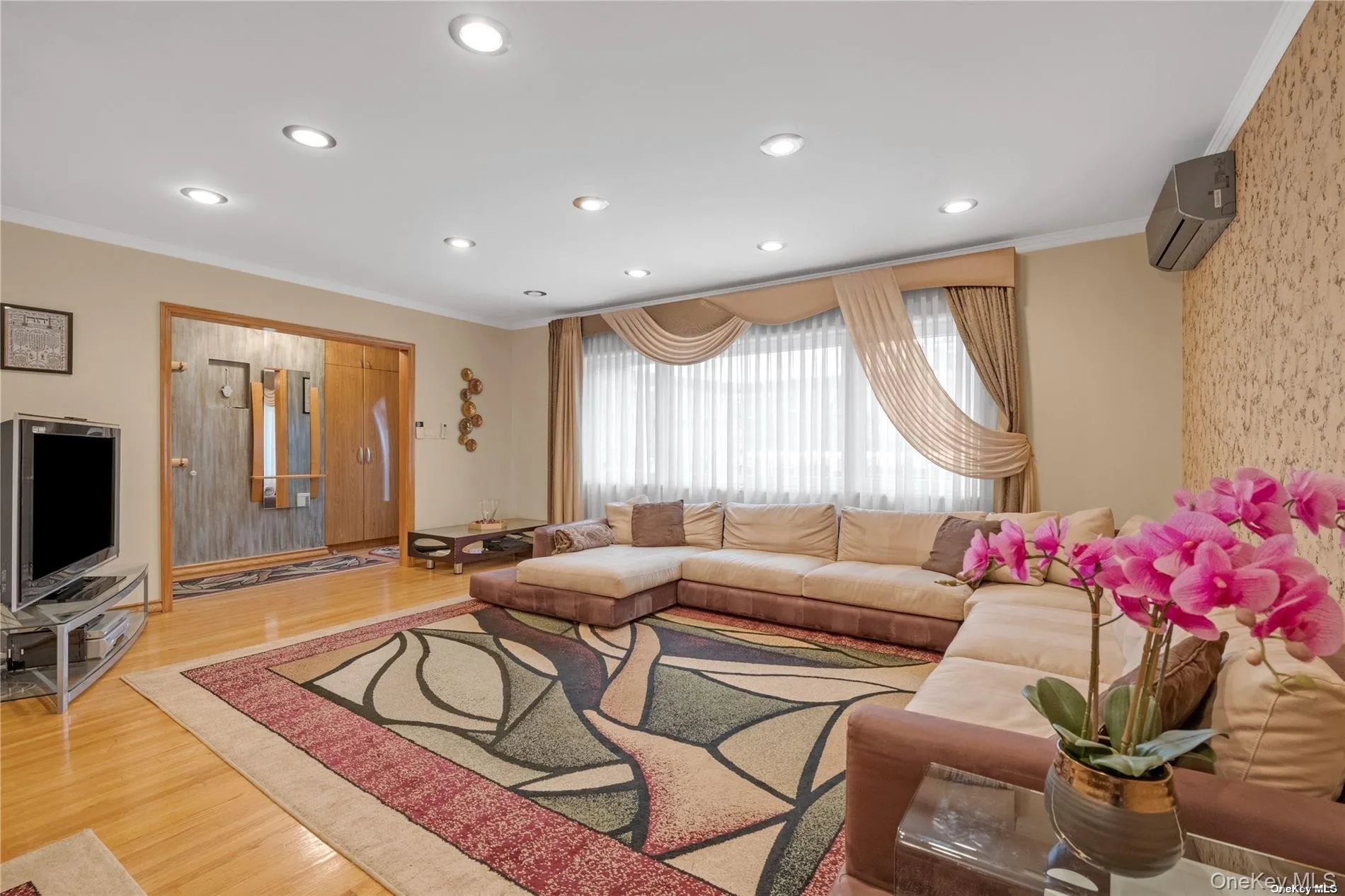 65-24 Ellwell Crescent, New York, NY, 5 Bedrooms Bedrooms, 9 Rooms Rooms,2 BathroomsBathrooms,Residential,For Rent,Ellwell,0,1055020 65-24 Ellwell Crescent, New York, NY, 5 Bedrooms Bedrooms, 9 Rooms Rooms,2 BathroomsBathrooms,Residential,For Rent,Ellwell,0,1055020