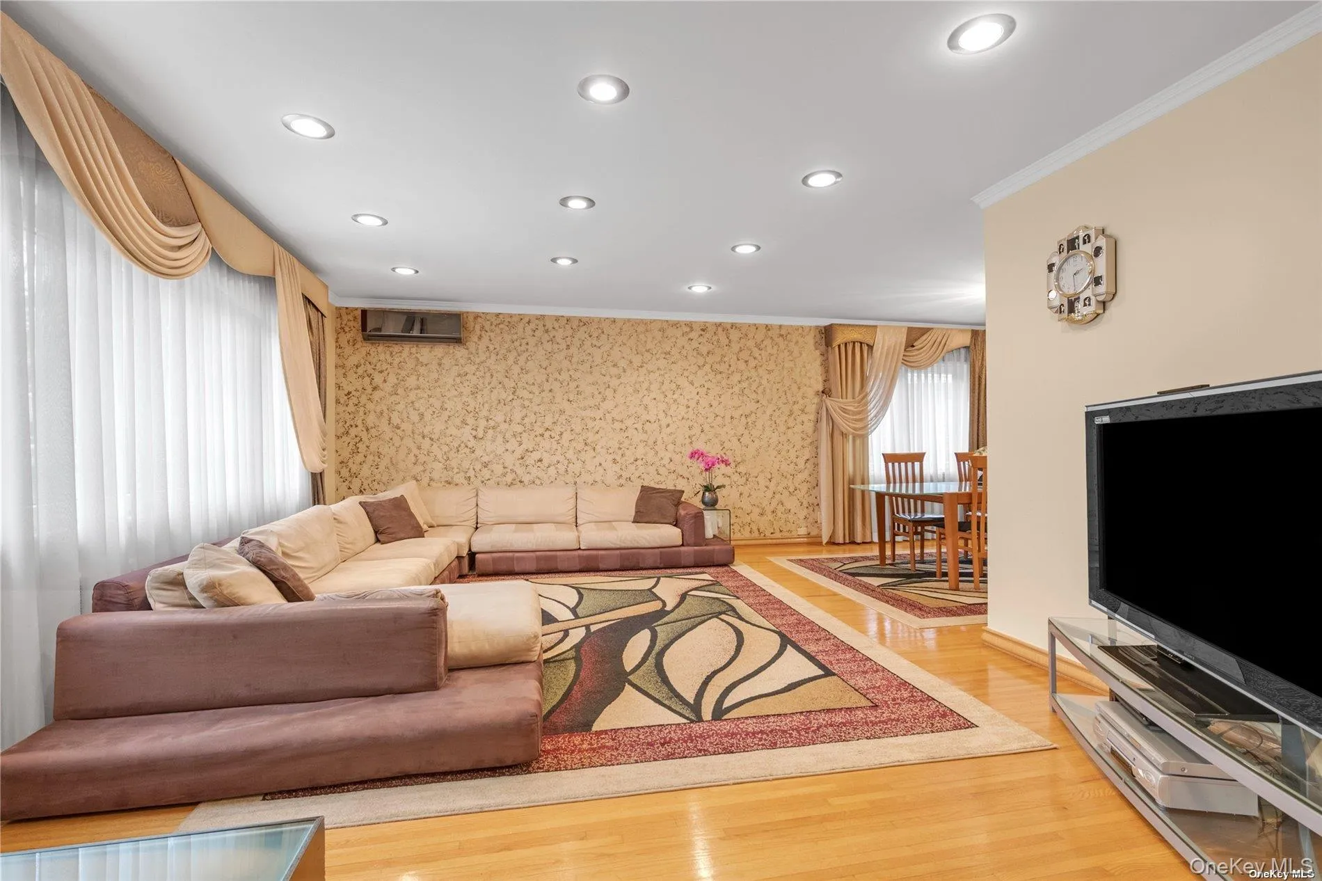 65-24 Ellwell Crescent, New York, NY, 5 Bedrooms Bedrooms, 9 Rooms Rooms,2 BathroomsBathrooms,Residential,For Rent,Ellwell,0,1055020 65-24 Ellwell Crescent, New York, NY, 5 Bedrooms Bedrooms, 9 Rooms Rooms,2 BathroomsBathrooms,Residential,For Rent,Ellwell,0,1055020