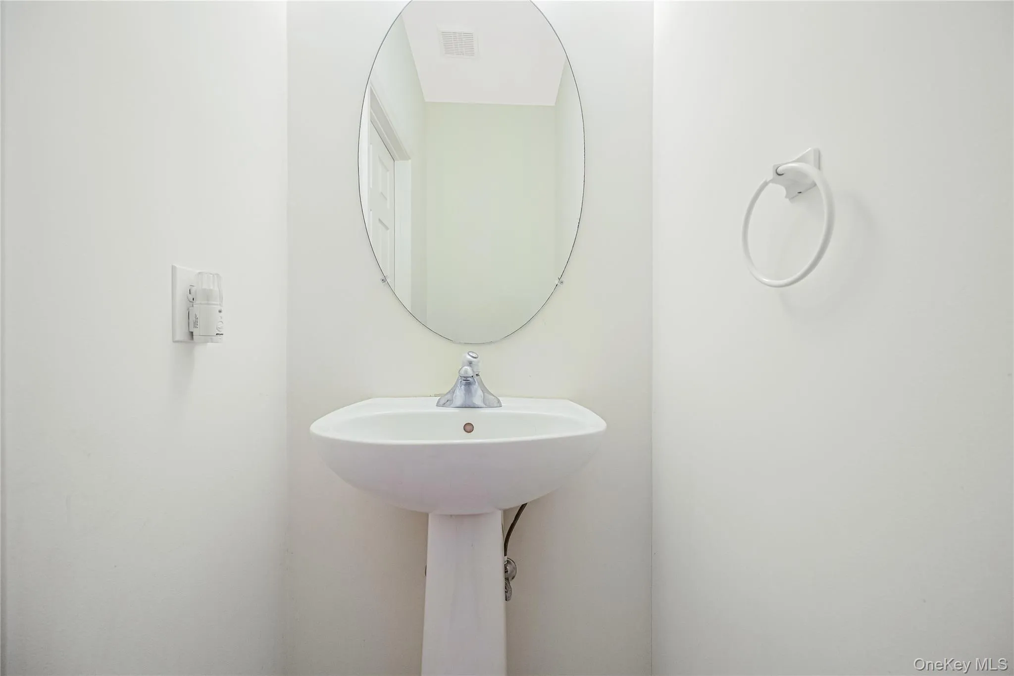 218 Kettles Lane, Brookhaven, NY, 2 Bedrooms Bedrooms, 7 Rooms Rooms,2 BathroomsBathrooms,Residential,For Rent,Kettles,0,1055023 218 Kettles Lane, Brookhaven, NY, 2 Bedrooms Bedrooms, 7 Rooms Rooms,2 BathroomsBathrooms,Residential,For Rent,Kettles,0,1055023