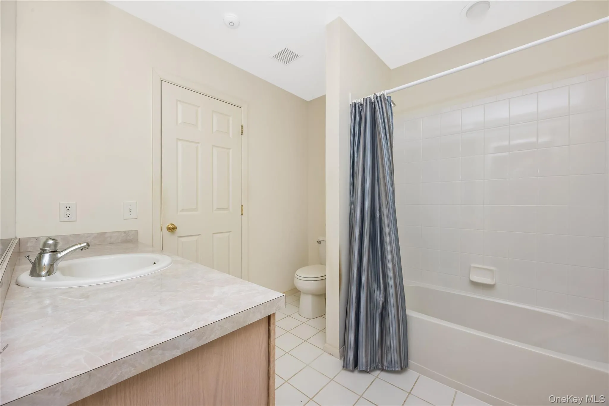 218 Kettles Lane, Brookhaven, NY, 2 Bedrooms Bedrooms, 7 Rooms Rooms,2 BathroomsBathrooms,Residential,For Rent,Kettles,0,1055023 218 Kettles Lane, Brookhaven, NY, 2 Bedrooms Bedrooms, 7 Rooms Rooms,2 BathroomsBathrooms,Residential,For Rent,Kettles,0,1055023