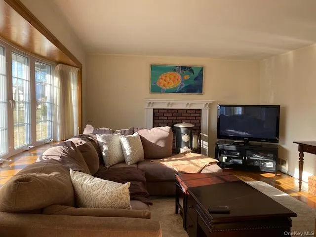 46 Alexander Drive, Oyster Bay, NY, 3 Bedroom Bedrooms, 6 Room Rooms,1 BathroomBathrooms,Residential Lease,For Rent,Alexander,0,1055031 46 Alexander Drive, Oyster Bay, NY, 3 Bedroom Bedrooms, 6 Room Rooms,1 BathroomBathrooms,Residential Lease,For Rent,Alexander,0,1055031