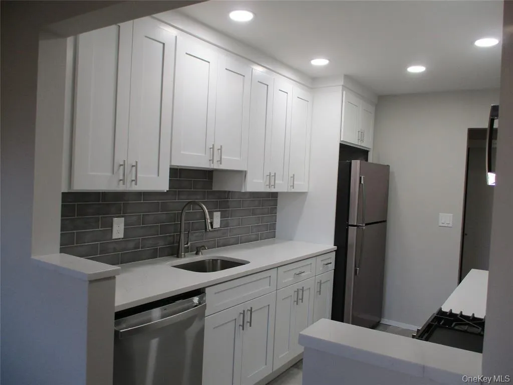 5 Church Lane, Clarkstown, NY, 1 Bedroom Bedrooms, 3 Rooms Rooms,1 BathroomBathrooms,Residential Lease,For Rent,Church,0,1055037 5 Church Lane, Clarkstown, NY, 1 Bedroom Bedrooms, 3 Rooms Rooms,1 BathroomBathrooms,Residential Lease,For Rent,Church,0,1055037