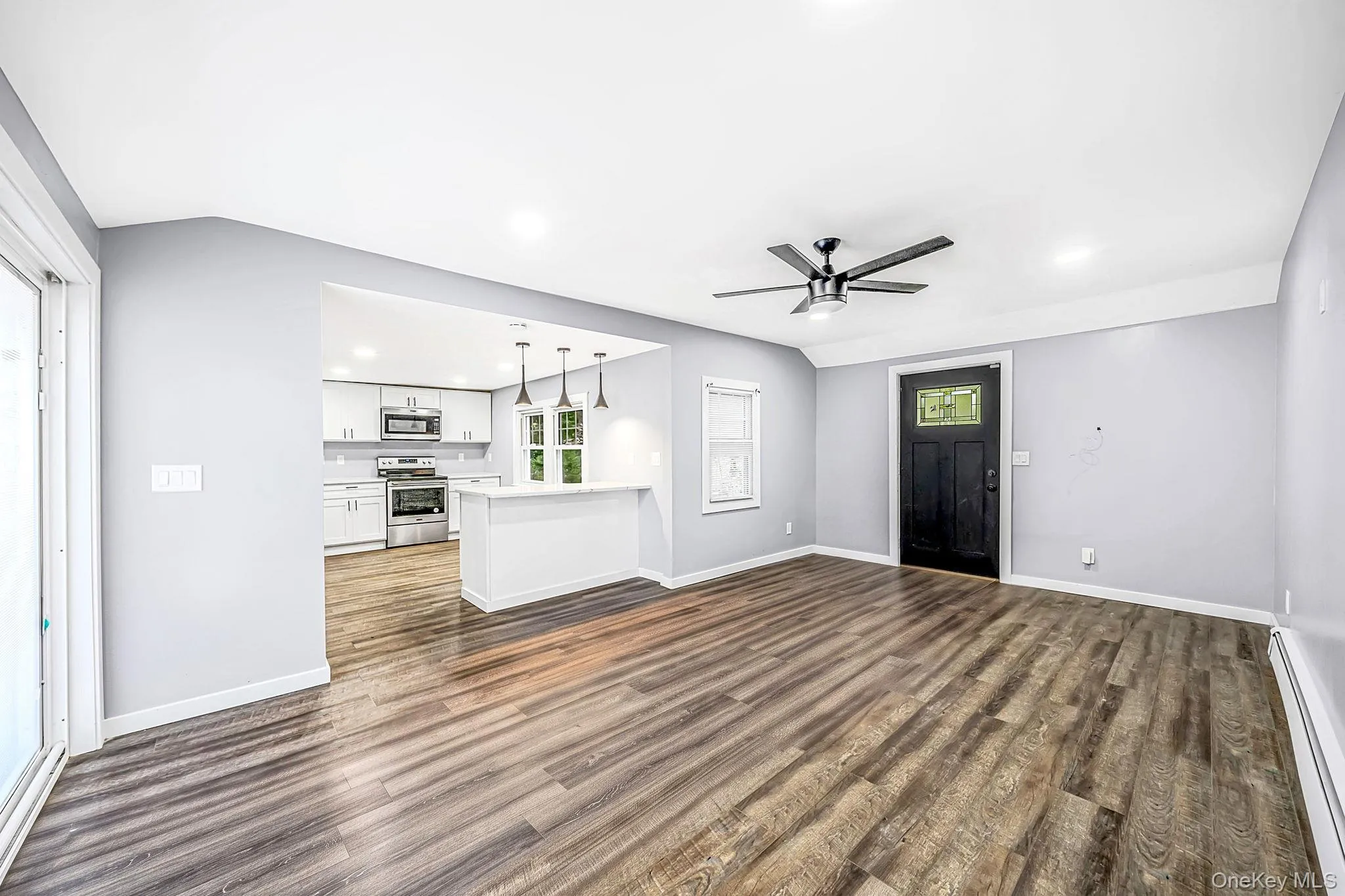4 Oak Lane, Brookhaven, NY, 3 Bedrooms Bedrooms, 8 Rooms Rooms,2 BathroomsBathrooms,Residential,For Rent,Oak,0,1055039 4 Oak Lane, Brookhaven, NY, 3 Bedrooms Bedrooms, 8 Rooms Rooms,2 BathroomsBathrooms,Residential,For Rent,Oak,0,1055039
