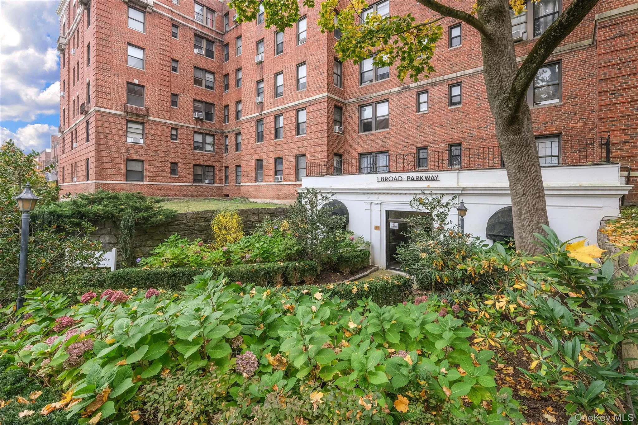 1 Broad Parkway, White Plains, NY, 1 Bedroom Bedrooms, 3 Rooms Rooms,1 BathroomBathrooms,Residential Lease,For Rent,Broad Parkway,0,1055054 1 Broad Parkway, White Plains, NY, 1 Bedroom Bedrooms, 3 Rooms Rooms,1 BathroomBathrooms,Residential Lease,For Rent,Broad Parkway,0,1055054
