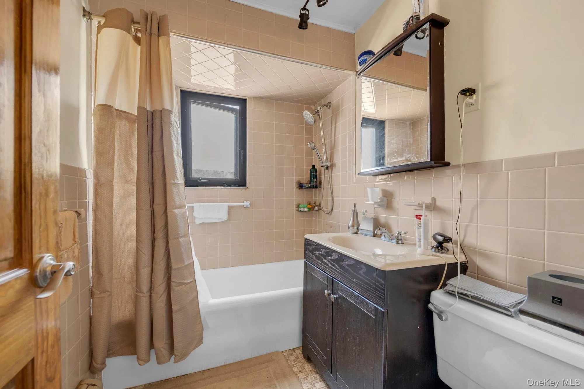 1830 Narragansett Avenue, New York, NY, 3 Bedrooms Bedrooms, 8 Rooms Rooms,1 BathroomBathrooms,Residential,For Rent,Narragansett,0,1055058 1830 Narragansett Avenue, New York, NY, 3 Bedrooms Bedrooms, 8 Rooms Rooms,1 BathroomBathrooms,Residential,For Rent,Narragansett,0,1055058