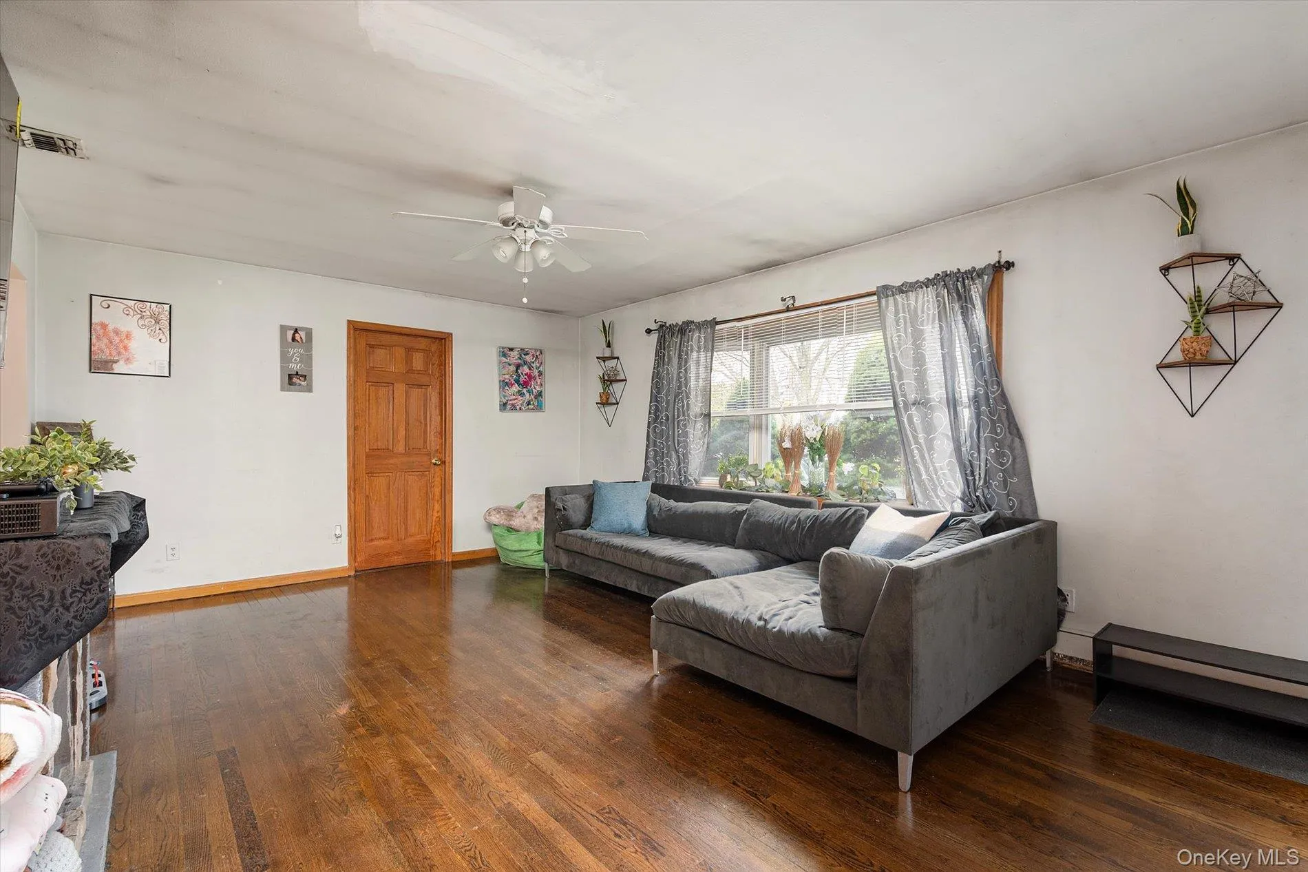 270 Old Commack Road, Smithtown, NY, 4 Bedrooms Bedrooms, 8 Rooms Rooms,3 BathroomsBathrooms,Residential,For Rent,Old Commack,0,1055060 270 Old Commack Road, Smithtown, NY, 4 Bedrooms Bedrooms, 8 Rooms Rooms,3 BathroomsBathrooms,Residential,For Rent,Old Commack,0,1055060