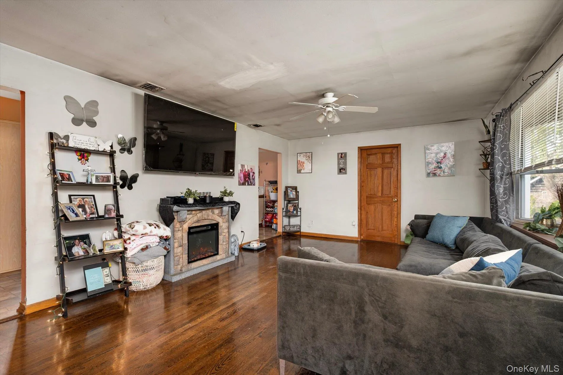 270 Old Commack Road, Smithtown, NY, 4 Bedrooms Bedrooms, 8 Rooms Rooms,3 BathroomsBathrooms,Residential,For Rent,Old Commack,0,1055060 270 Old Commack Road, Smithtown, NY, 4 Bedrooms Bedrooms, 8 Rooms Rooms,3 BathroomsBathrooms,Residential,For Rent,Old Commack,0,1055060