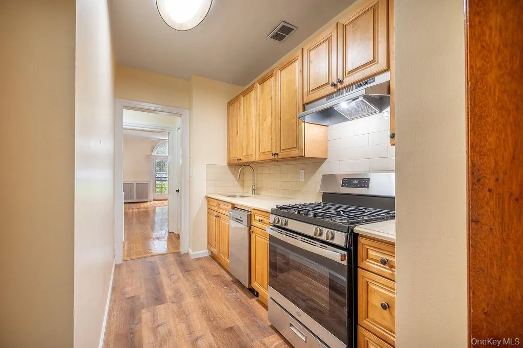 111 Broadway, Greenburgh, NY, 2 Bedroom Bedrooms, 4 Room Rooms,1 BathroomBathrooms,Residential Lease,For Rent,Broadway,0,1055069 111 Broadway, Greenburgh, NY, 2 Bedroom Bedrooms, 4 Room Rooms,1 BathroomBathrooms,Residential Lease,For Rent,Broadway,0,1055069