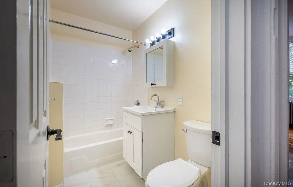 111 Broadway, Greenburgh, NY, 2 Bedroom Bedrooms, 4 Room Rooms,1 BathroomBathrooms,Residential Lease,For Rent,Broadway,0,1055069 111 Broadway, Greenburgh, NY, 2 Bedroom Bedrooms, 4 Room Rooms,1 BathroomBathrooms,Residential Lease,For Rent,Broadway,0,1055069