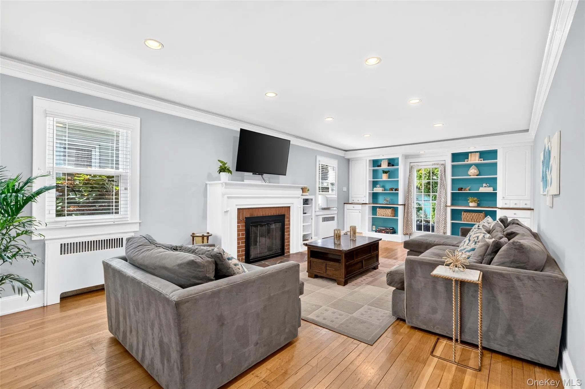 Wood Burning Fireplace, Built-ins, access to back patio Wood Burning Fireplace, Built-ins, access to back patio