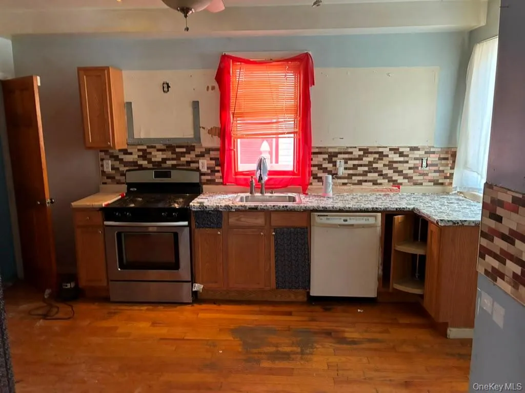 112-06 91st Avenue, New York, NY, 4 Bedrooms Bedrooms, 15 Rooms Rooms,1 BathroomBathrooms,Residential,For Rent,91st,0,1055091 112-06 91st Avenue, New York, NY, 4 Bedrooms Bedrooms, 15 Rooms Rooms,1 BathroomBathrooms,Residential,For Rent,91st,0,1055091
