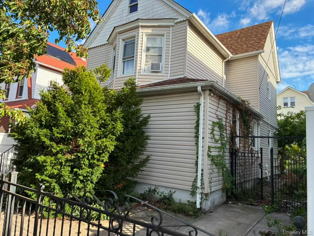 112-06 91st Avenue, New York, NY, 4 Bedrooms Bedrooms, 15 Rooms Rooms,1 BathroomBathrooms,Residential,For Rent,91st,0,1055091 112-06 91st Avenue, New York, NY, 4 Bedrooms Bedrooms, 15 Rooms Rooms,1 BathroomBathrooms,Residential,For Rent,91st,0,1055091