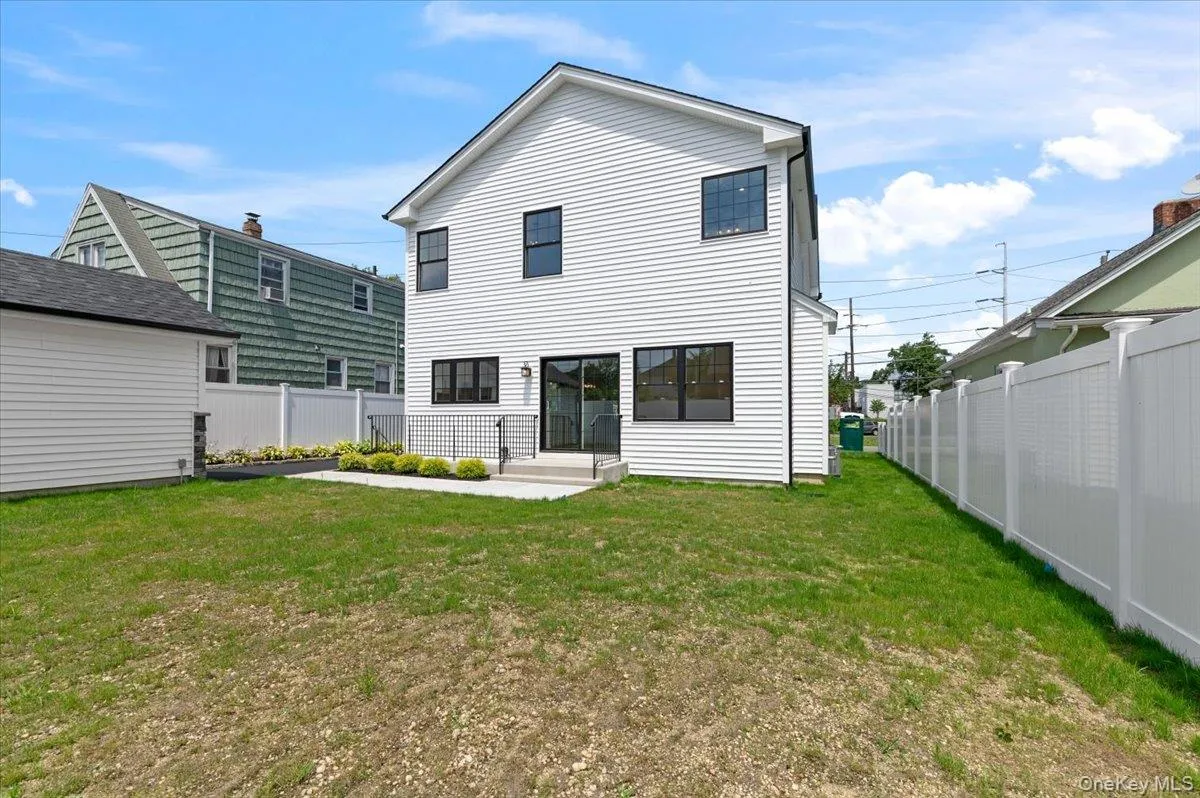 51 Willis Avenue, Oyster Bay, NY, 5 Bedrooms Bedrooms, 9 Rooms Rooms,3 BathroomsBathrooms,Residential,For Rent,Willis,0,1055098 51 Willis Avenue, Oyster Bay, NY, 5 Bedrooms Bedrooms, 9 Rooms Rooms,3 BathroomsBathrooms,Residential,For Rent,Willis,0,1055098