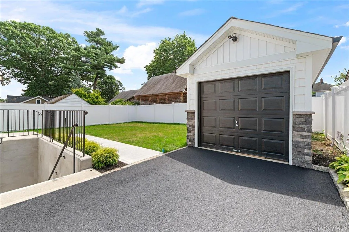 51 Willis Avenue, Oyster Bay, NY, 5 Bedrooms Bedrooms, 9 Rooms Rooms,3 BathroomsBathrooms,Residential,For Rent,Willis,0,1055098 51 Willis Avenue, Oyster Bay, NY, 5 Bedrooms Bedrooms, 9 Rooms Rooms,3 BathroomsBathrooms,Residential,For Rent,Willis,0,1055098