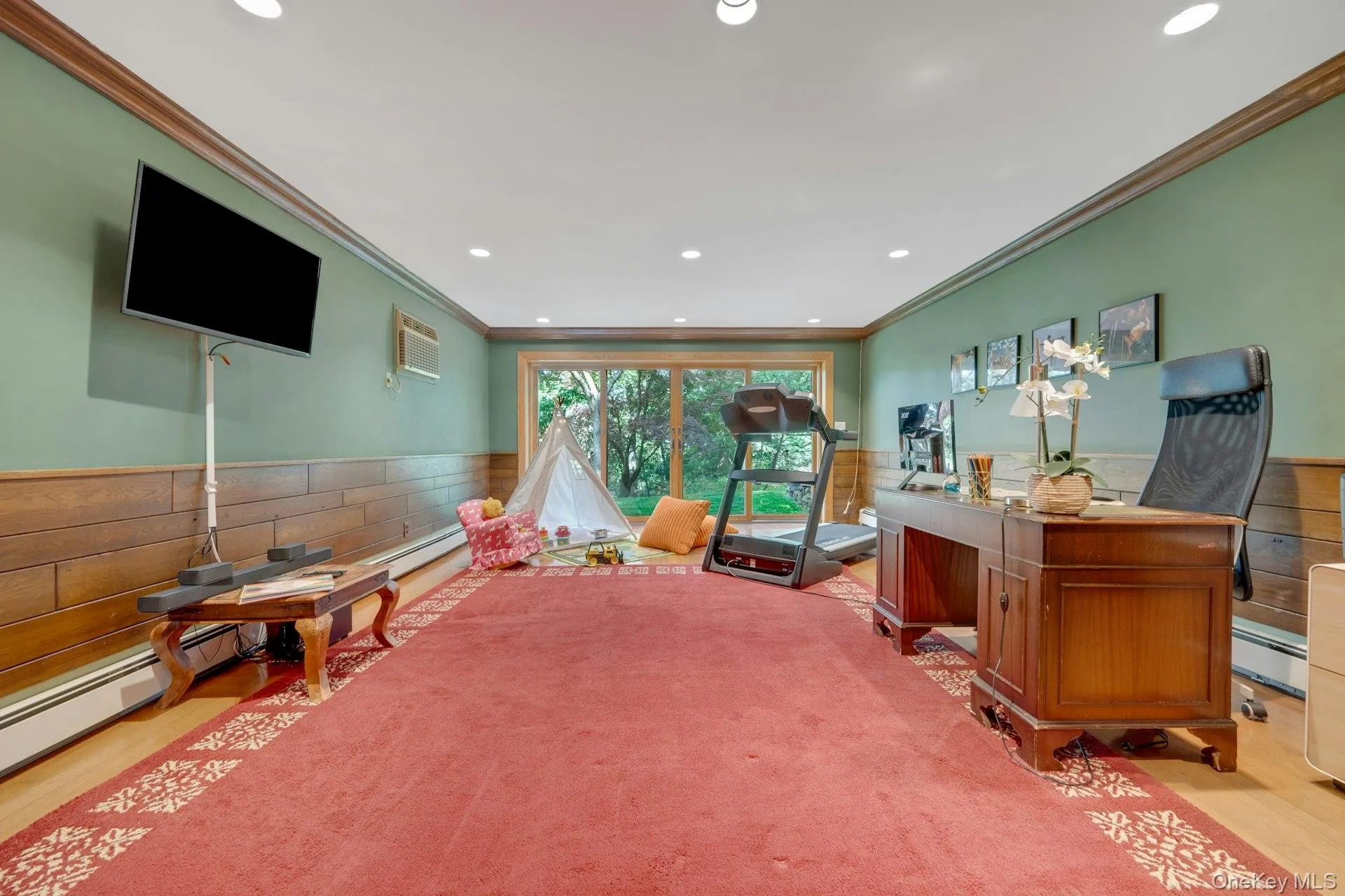 Flexible uses for this room Flexible uses for this room