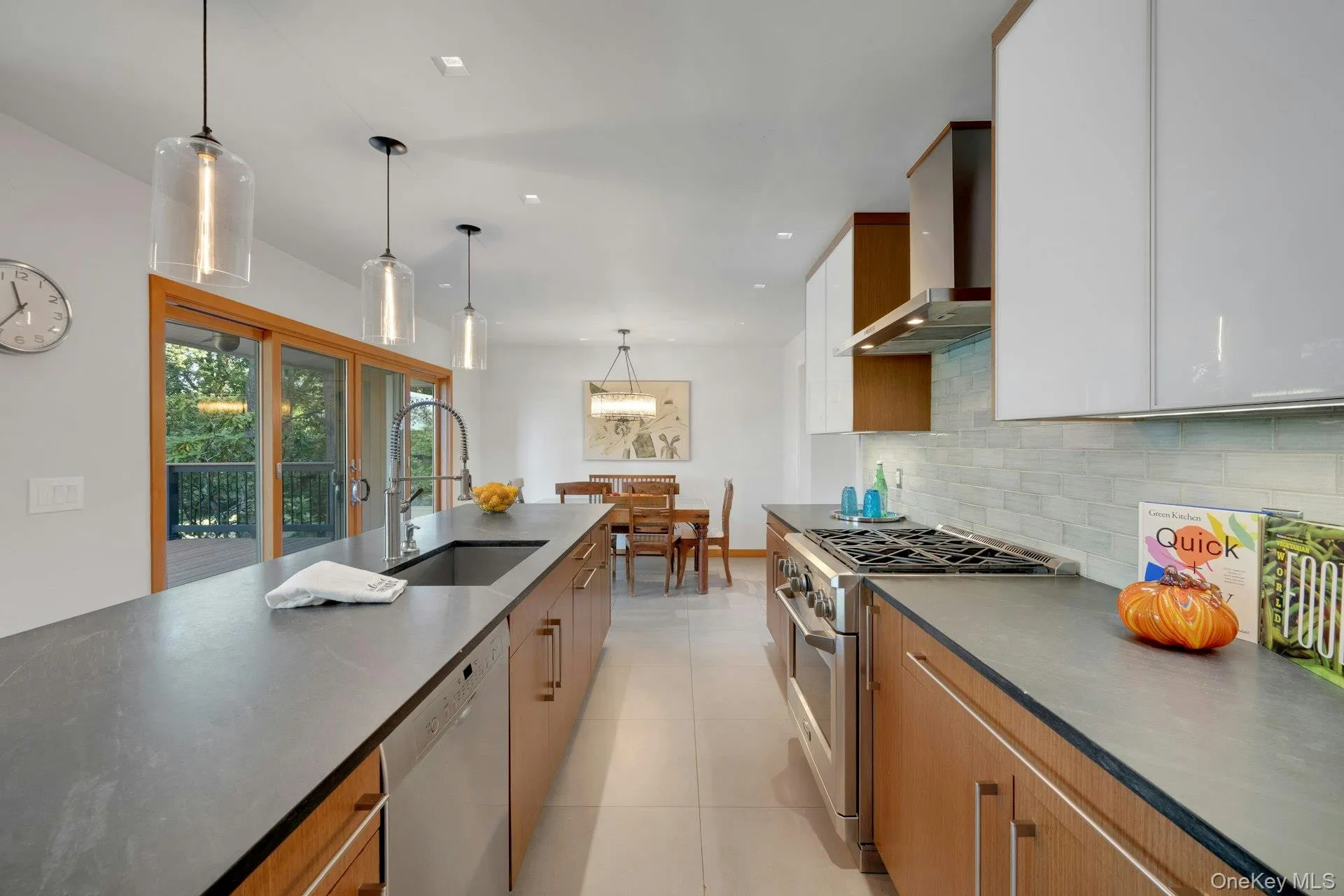 1 Leone Close, Greenburgh, NY, 4 Bedrooms Bedrooms, 11 Rooms Rooms,3 BathroomsBathrooms,Residential,For Rent,Leone,0,1055102 1 Leone Close, Greenburgh, NY, 4 Bedrooms Bedrooms, 11 Rooms Rooms,3 BathroomsBathrooms,Residential,For Rent,Leone,0,1055102