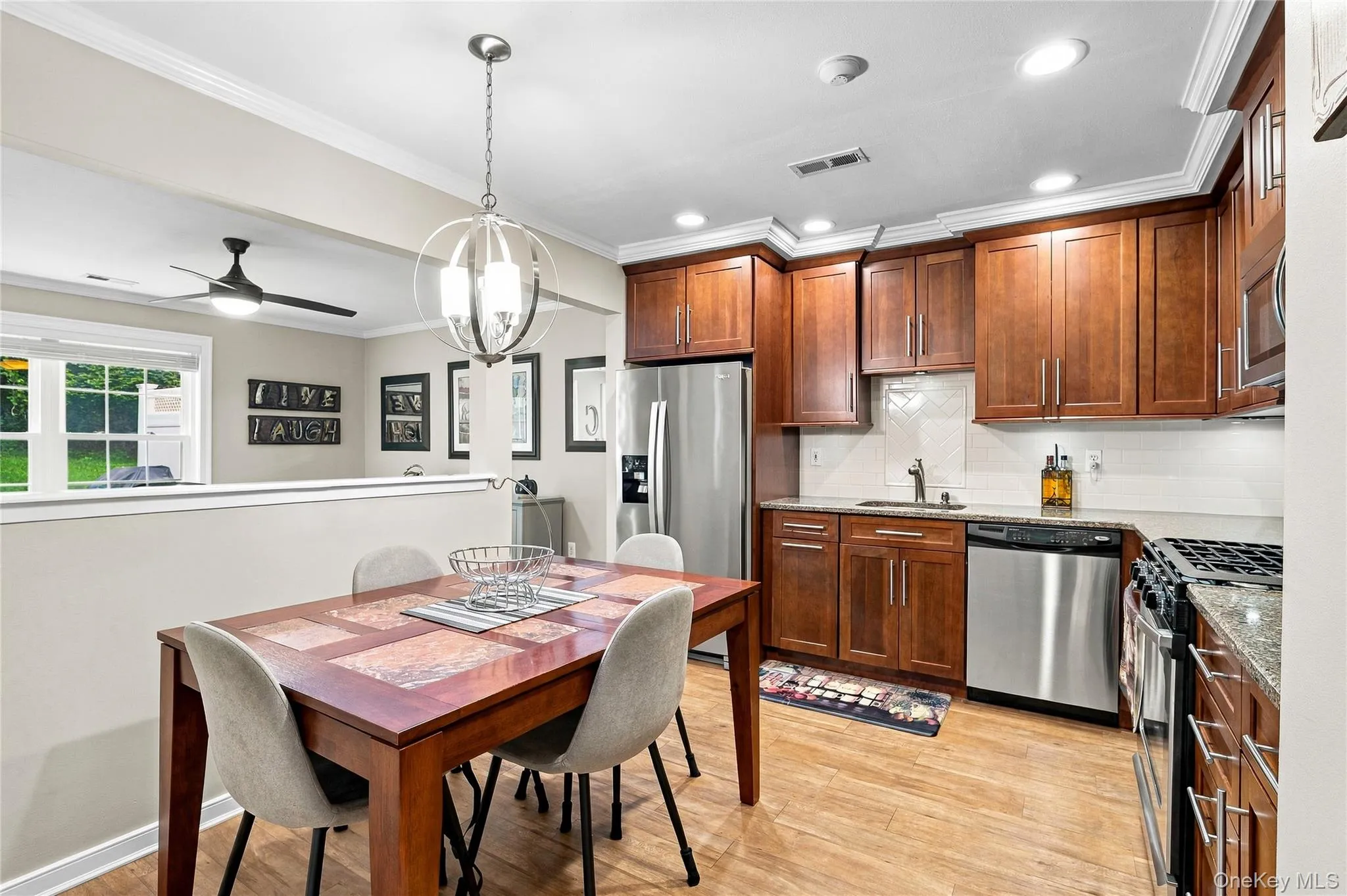 Eat-In-Kitchen Eat-In-Kitchen
