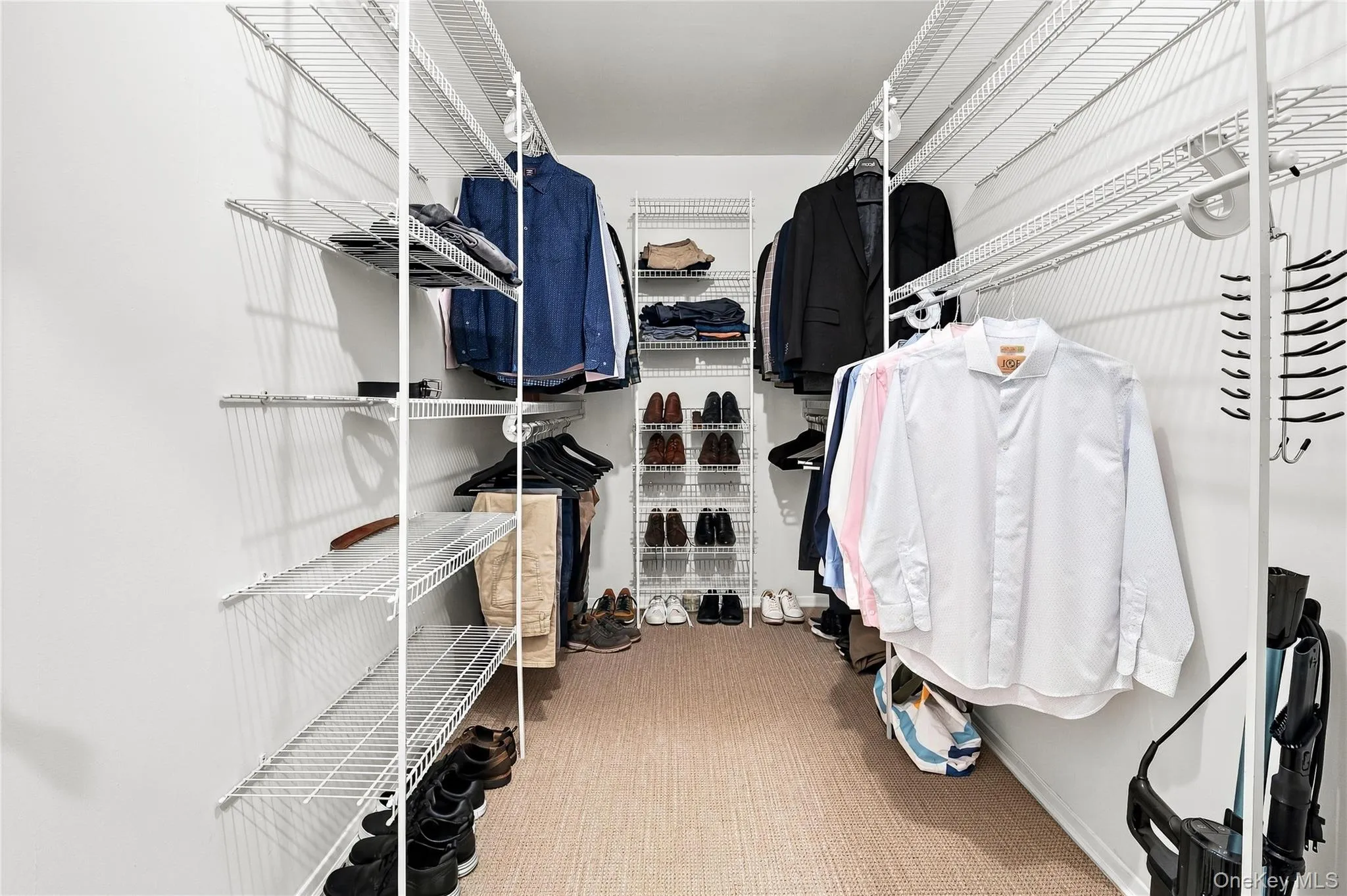 Walk-In-Closet Walk-In-Closet