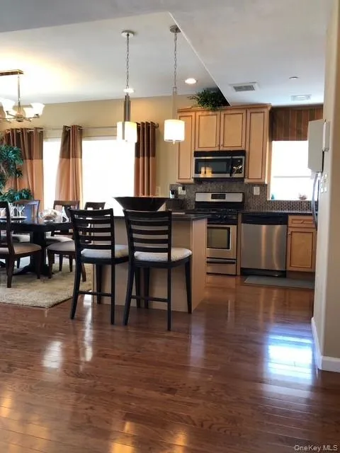 7219 Sandy Dune Way, New York, NY, 3 Bedroom Bedrooms, 10 Room Rooms,2 BathroomBathrooms,Residential Lease,For Rent,Sandy Dune,0,1055120 7219 Sandy Dune Way, New York, NY, 3 Bedroom Bedrooms, 10 Room Rooms,2 BathroomBathrooms,Residential Lease,For Rent,Sandy Dune,0,1055120
