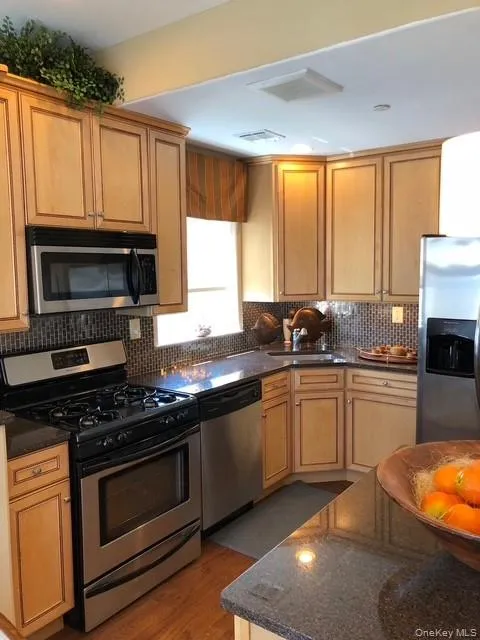 7219 Sandy Dune Way, New York, NY, 3 Bedroom Bedrooms, 10 Room Rooms,2 BathroomBathrooms,Residential Lease,For Rent,Sandy Dune,0,1055120 7219 Sandy Dune Way, New York, NY, 3 Bedroom Bedrooms, 10 Room Rooms,2 BathroomBathrooms,Residential Lease,For Rent,Sandy Dune,0,1055120