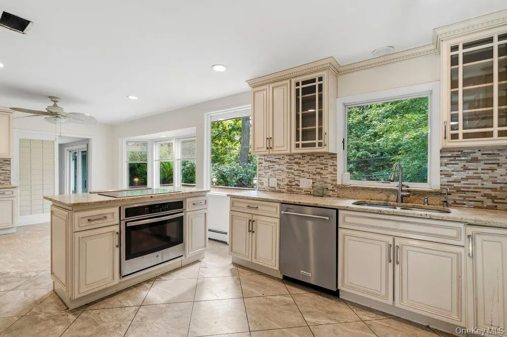40 Pool Drive, North Hempstead, NY, 4 Bedrooms Bedrooms, 3 Rooms Rooms,3 BathroomsBathrooms,Residential Lease,For Rent,Pool,0,1055122 40 Pool Drive, North Hempstead, NY, 4 Bedrooms Bedrooms, 3 Rooms Rooms,3 BathroomsBathrooms,Residential Lease,For Rent,Pool,0,1055122