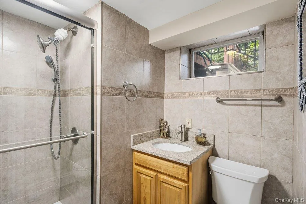 40 Pool Drive, North Hempstead, NY, 4 Bedrooms Bedrooms, 3 Rooms Rooms,3 BathroomsBathrooms,Residential Lease,For Rent,Pool,0,1055122 40 Pool Drive, North Hempstead, NY, 4 Bedrooms Bedrooms, 3 Rooms Rooms,3 BathroomsBathrooms,Residential Lease,For Rent,Pool,0,1055122