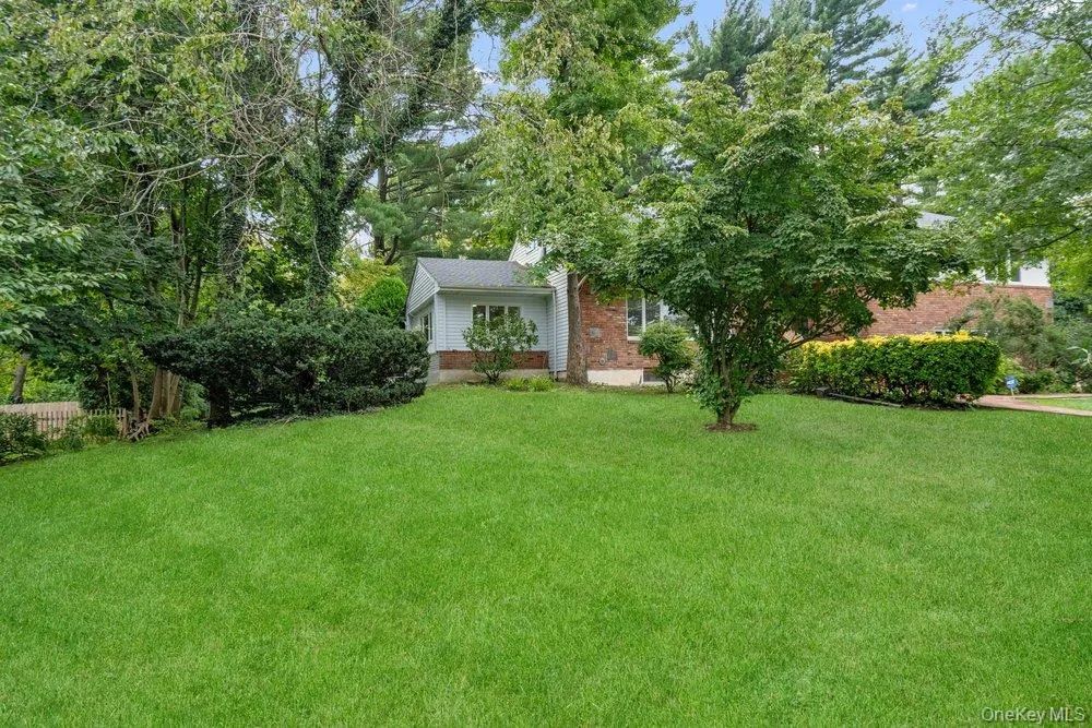40 Pool Drive, North Hempstead, NY, 4 Bedrooms Bedrooms, 3 Rooms Rooms,3 BathroomsBathrooms,Residential Lease,For Rent,Pool,0,1055122 40 Pool Drive, North Hempstead, NY, 4 Bedrooms Bedrooms, 3 Rooms Rooms,3 BathroomsBathrooms,Residential Lease,For Rent,Pool,0,1055122