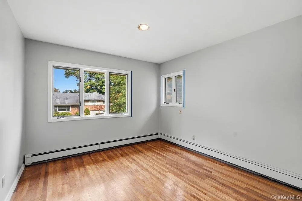 40 Pool Drive, North Hempstead, NY, 4 Bedrooms Bedrooms, 3 Rooms Rooms,3 BathroomsBathrooms,Residential Lease,For Rent,Pool,0,1055122 40 Pool Drive, North Hempstead, NY, 4 Bedrooms Bedrooms, 3 Rooms Rooms,3 BathroomsBathrooms,Residential Lease,For Rent,Pool,0,1055122