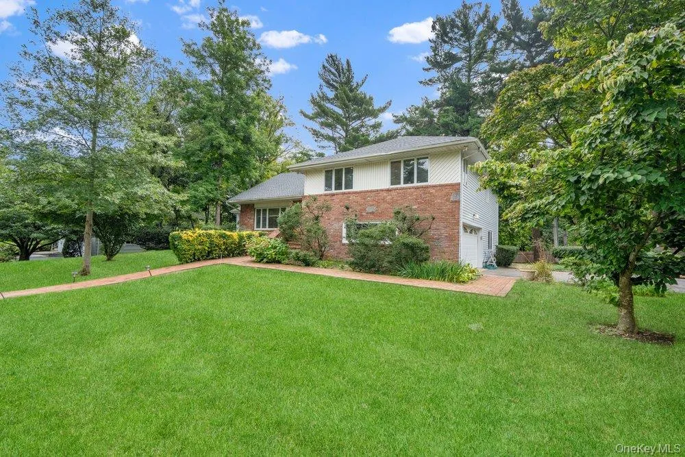 40 Pool Drive, North Hempstead, NY, 4 Bedrooms Bedrooms, 3 Rooms Rooms,3 BathroomsBathrooms,Residential Lease,For Rent,Pool,0,1055122 40 Pool Drive, North Hempstead, NY, 4 Bedrooms Bedrooms, 3 Rooms Rooms,3 BathroomsBathrooms,Residential Lease,For Rent,Pool,0,1055122