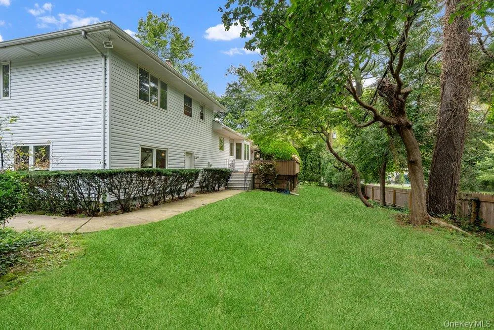 40 Pool Drive, North Hempstead, NY, 4 Bedrooms Bedrooms, 3 Rooms Rooms,3 BathroomsBathrooms,Residential Lease,For Rent,Pool,0,1055122 40 Pool Drive, North Hempstead, NY, 4 Bedrooms Bedrooms, 3 Rooms Rooms,3 BathroomsBathrooms,Residential Lease,For Rent,Pool,0,1055122