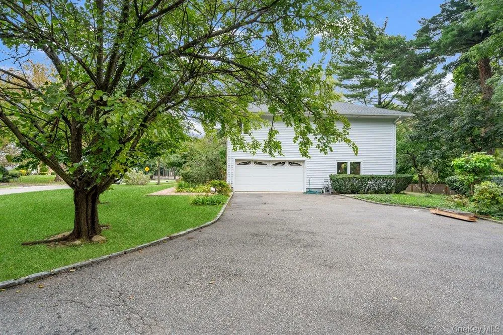 40 Pool Drive, North Hempstead, NY, 4 Bedrooms Bedrooms, 3 Rooms Rooms,3 BathroomsBathrooms,Residential Lease,For Rent,Pool,0,1055122 40 Pool Drive, North Hempstead, NY, 4 Bedrooms Bedrooms, 3 Rooms Rooms,3 BathroomsBathrooms,Residential Lease,For Rent,Pool,0,1055122