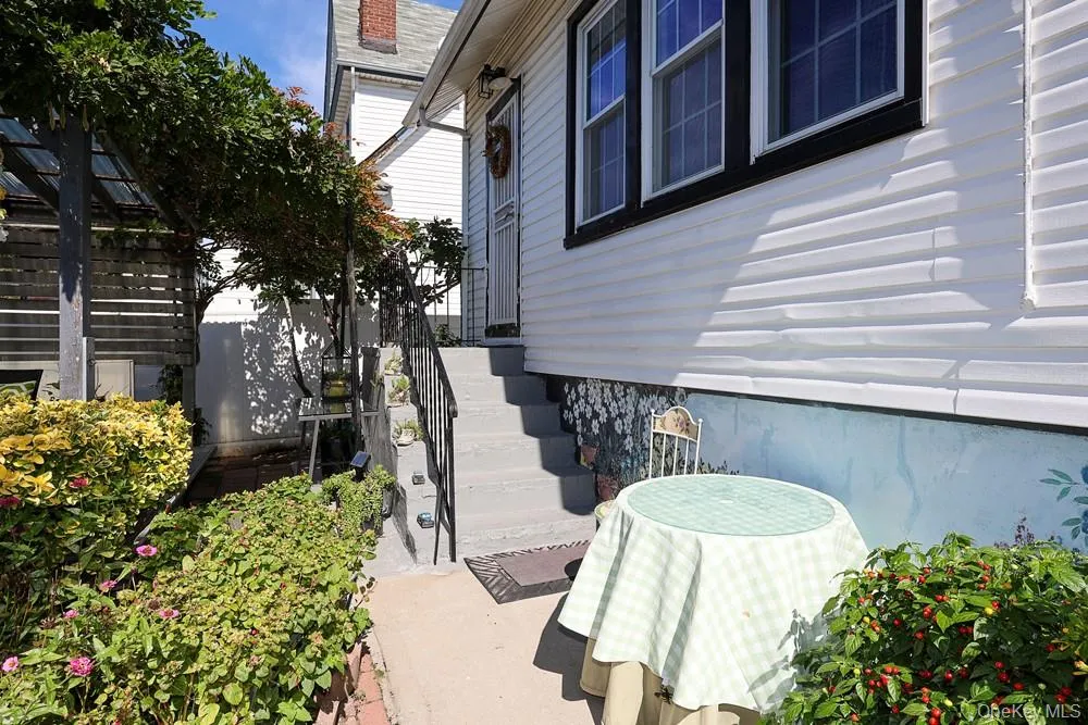 88-38 197th Street, New York, NY, 2 Bedrooms Bedrooms, 5 Rooms Rooms,2 BathroomsBathrooms,Residential,For Rent,197th,0,1055128 88-38 197th Street, New York, NY, 2 Bedrooms Bedrooms, 5 Rooms Rooms,2 BathroomsBathrooms,Residential,For Rent,197th,0,1055128