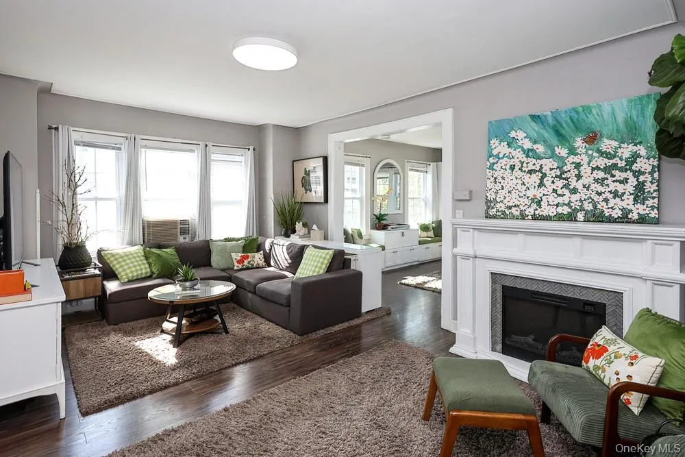 88-38 197th Street, New York, NY, 2 Bedrooms Bedrooms, 5 Rooms Rooms,2 BathroomsBathrooms,Residential,For Rent,197th,0,1055128 88-38 197th Street, New York, NY, 2 Bedrooms Bedrooms, 5 Rooms Rooms,2 BathroomsBathrooms,Residential,For Rent,197th,0,1055128