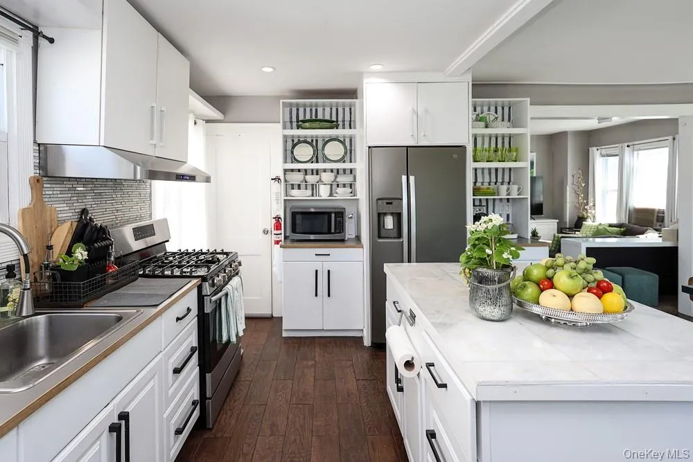 88-38 197th Street, New York, NY, 2 Bedrooms Bedrooms, 5 Rooms Rooms,2 BathroomsBathrooms,Residential,For Rent,197th,0,1055128 88-38 197th Street, New York, NY, 2 Bedrooms Bedrooms, 5 Rooms Rooms,2 BathroomsBathrooms,Residential,For Rent,197th,0,1055128