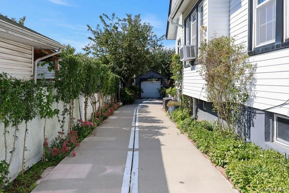 88-38 197th Street, New York, NY, 2 Bedrooms Bedrooms, 5 Rooms Rooms,2 BathroomsBathrooms,Residential,For Rent,197th,0,1055128 88-38 197th Street, New York, NY, 2 Bedrooms Bedrooms, 5 Rooms Rooms,2 BathroomsBathrooms,Residential,For Rent,197th,0,1055128
